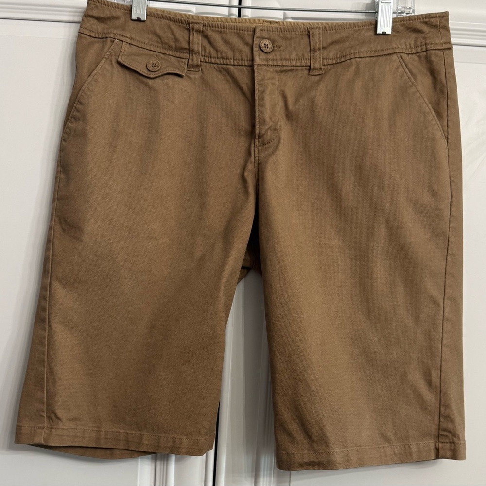 Smart Set Women’s Size 11 Light Brown Flat Front Bermuda Shorts with 5 Pockets